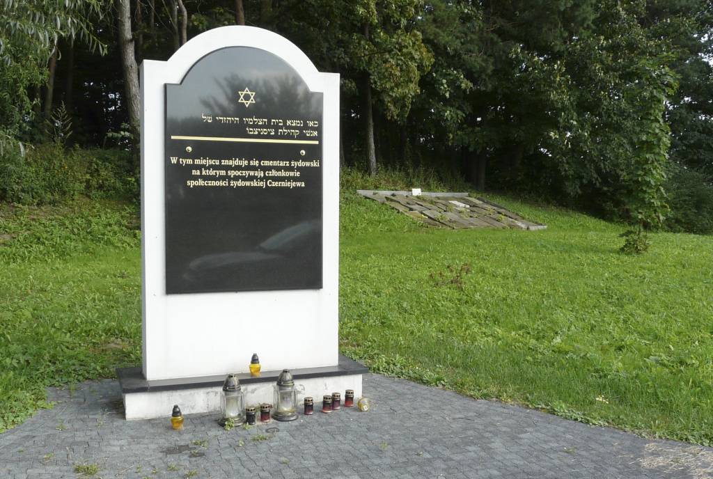 Zdjęcie pomnika na Cmentarzu żydowskim w Czerniejewie